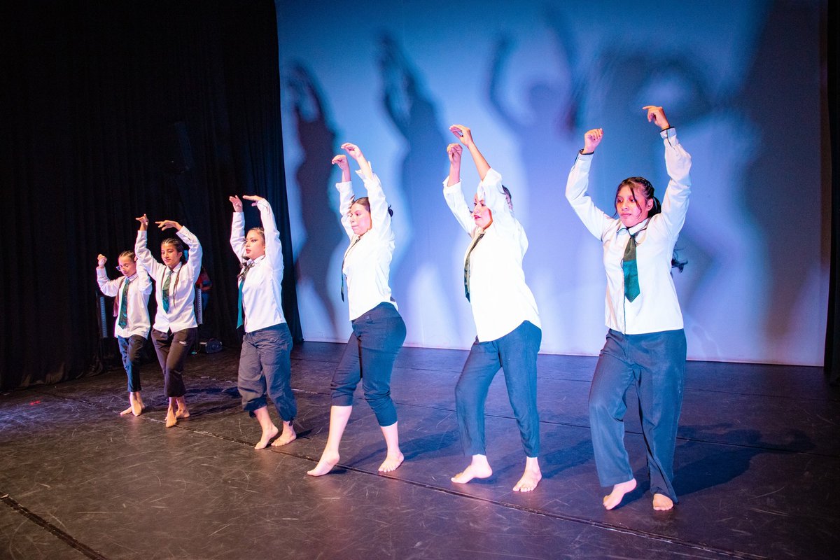 ZumarGye's tweet photo. 🧵Los estudiantes de danza y danza afro del CAC ZUMAR demostraron lo aprendido en el evento Fragmentos de Luz, presentado en Teatro Zona Escena (calle Panamá), bajo la guia de los maestros Fernando Arroyo, Samantha Díaz y Norma Briones.
#AsiSeHaceGuayaquil
#CiudadDeTodos https://t.co/GbYz8pwOtn