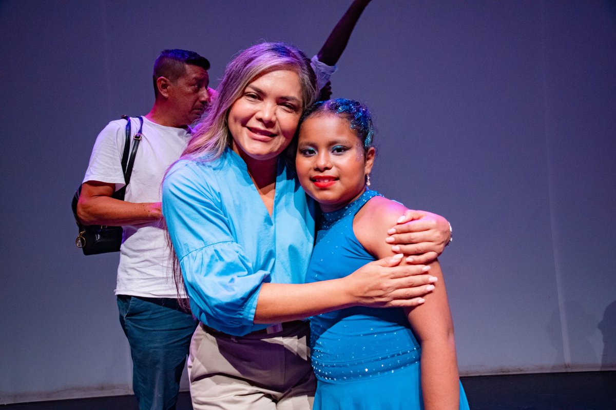 ZumarGye's tweet photo. 🧵Los estudiantes de danza y danza afro del CAC ZUMAR demostraron lo aprendido en el evento Fragmentos de Luz, presentado en Teatro Zona Escena (calle Panamá), bajo la guia de los maestros Fernando Arroyo, Samantha Díaz y Norma Briones.
#AsiSeHaceGuayaquil
#CiudadDeTodos https://t.co/GbYz8pwOtn