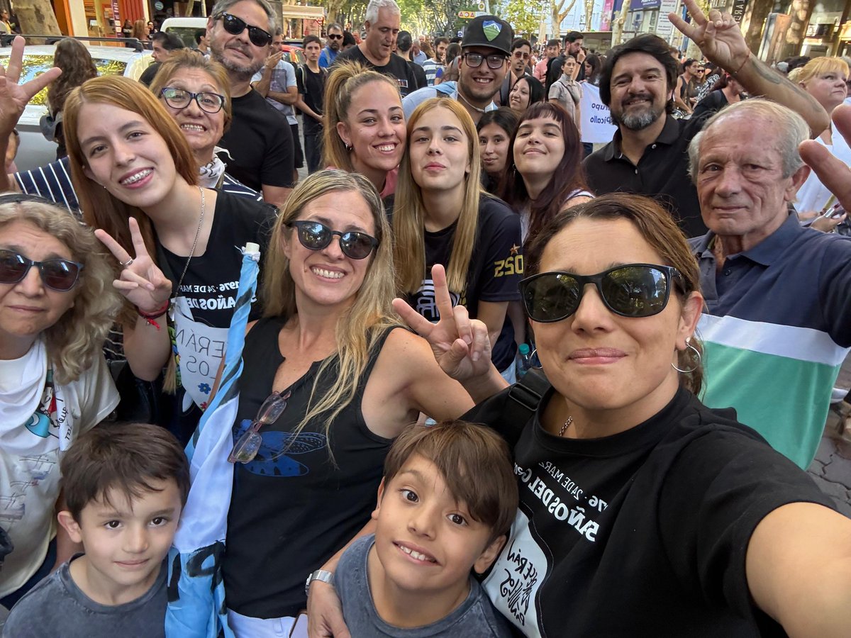 Adry_Cano's tweet photo. MARCHAMOS POR LA MEMORIA, LA VERDAD Y LA JUSTICIA ✊🏼

Junto a compañeros y compañeras del Partido Justicialista nos unimos a miles de mendocinos al grito de Nunca Más! 

30 mil razones para seguir marchando exigiendo Memoria, Verdad y Justicia. https://t.co/ch1TLDcXTk