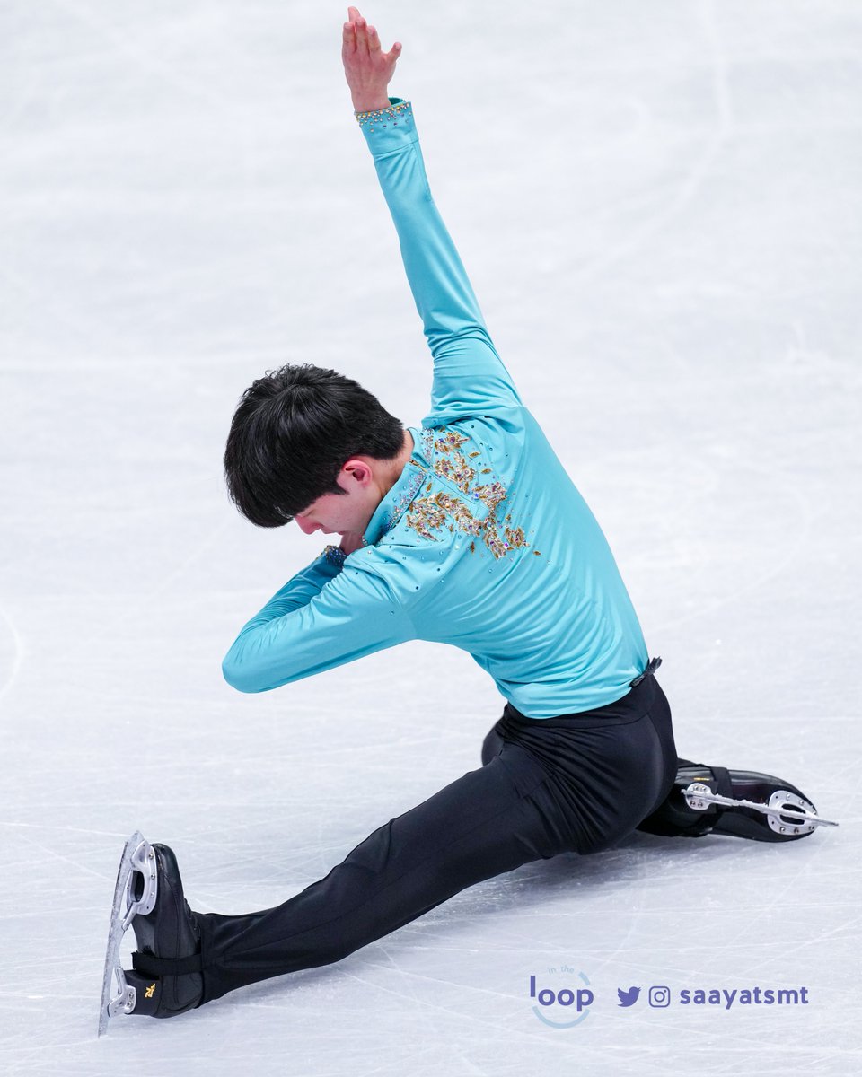 Give it up for Younghyun Cha's 🇰🇷 Riverdance! He shows up to the #WorldFigure main rink practice session in costume which we appreciate grandly 🙂‍↕️