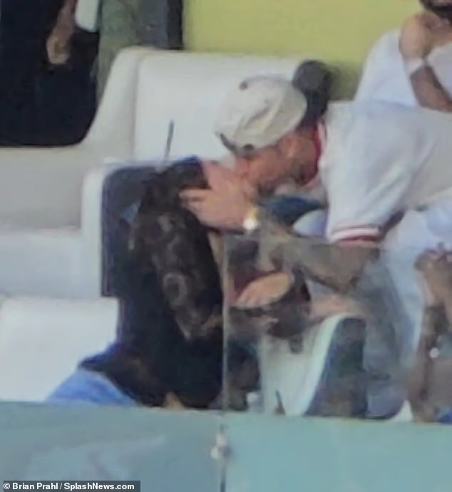 safe biebers tweet media