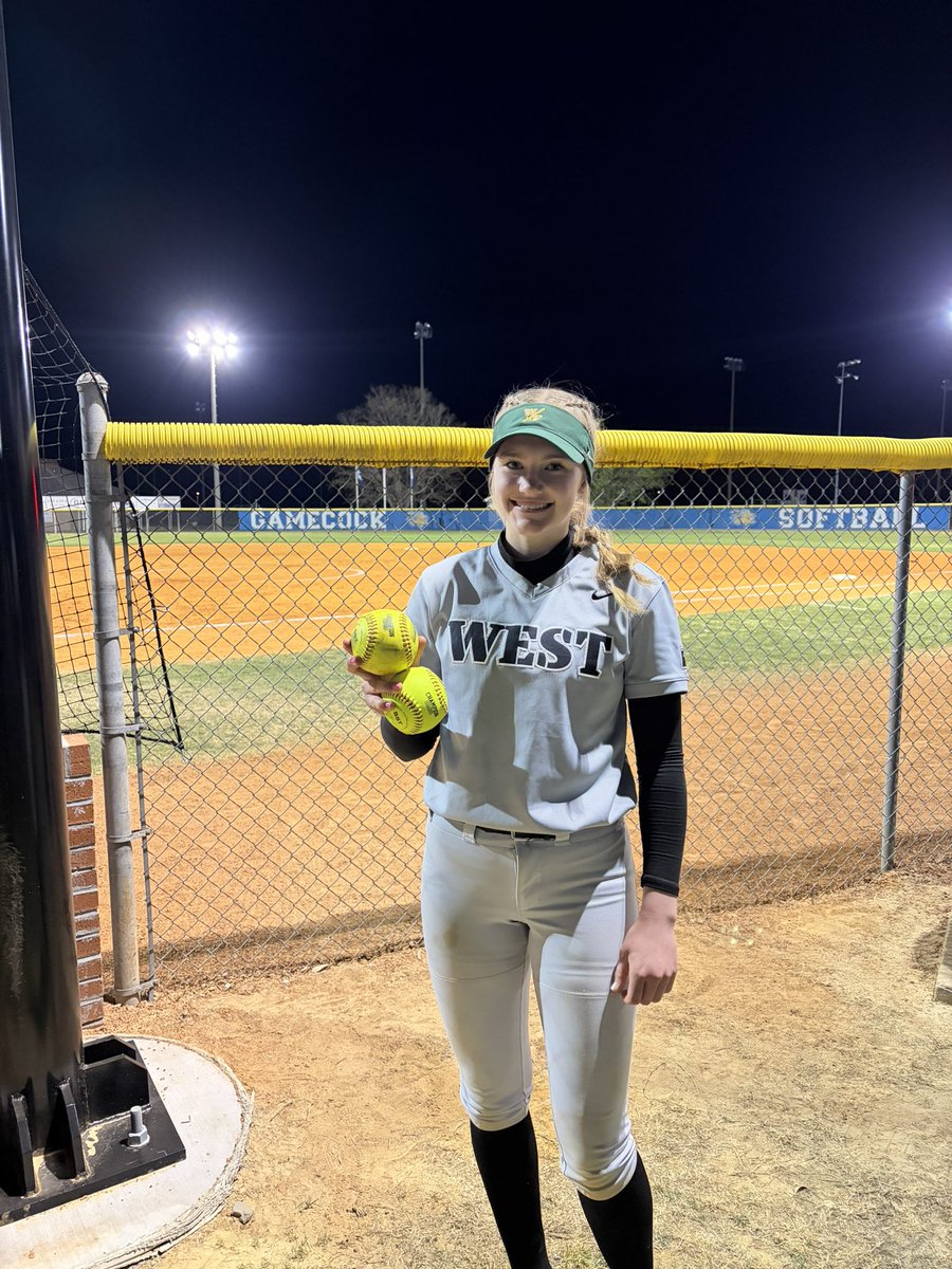 hannahmarsik11's tweet photo. Back to back homeruns tonight!! π£
#Dswing @CESC_Drotar @westflorencesb @WestAthletics18 https://t.co/bxkxwZOn2Z