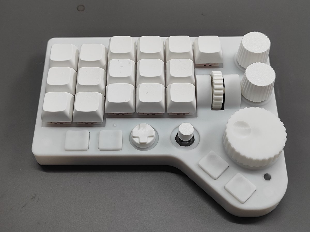 MH Device🎮ゲーミングコントローラ tweet media