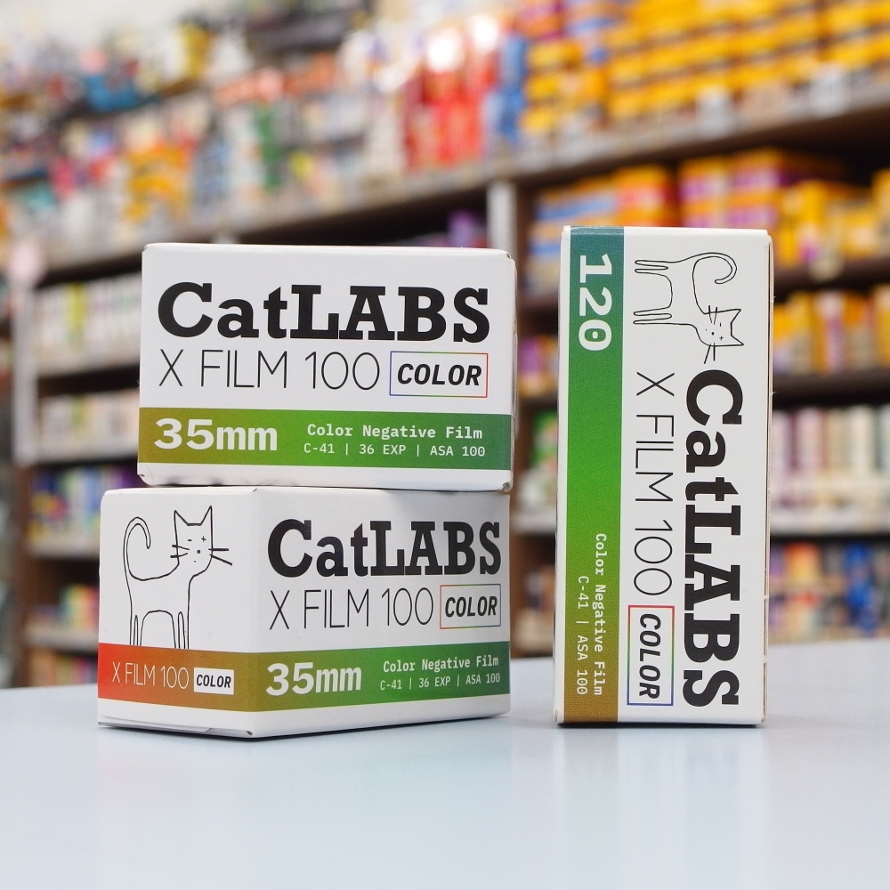 champcamera's tweet photo. X FILM 100 Color by #たまプラーザ 店

パッケージにネコがいるCatLABSの #カラーネガフィルム！
ISO100の優れたシャープネスとユニークな色調が特徴。
35mmと120フィルムがございます。

#XFILM100Color #田園都市線
https://t.co/G4TI2sUXVg https://t.co/A5w2UiTaaz