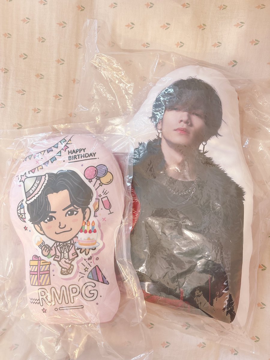 LUPA_1130's tweet photo. 壱馬くんの
このクッション達を買い取ってくれる方いませんか(･ω･ = ･ω･)

グッズ整理してて
この2個は使ったりしないから
手放そうかなと思って……

未開封です

買取 お待ちしております https://t.co/hNIFcp80pI