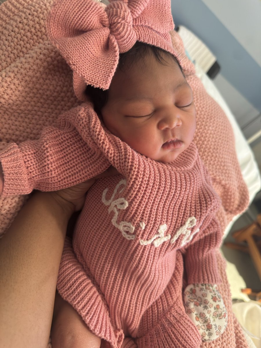 bitchesmad1220's tweet photo. 🥺my day old bby! She so perfect 😍 https://t.co/PFXYPKTrFJ