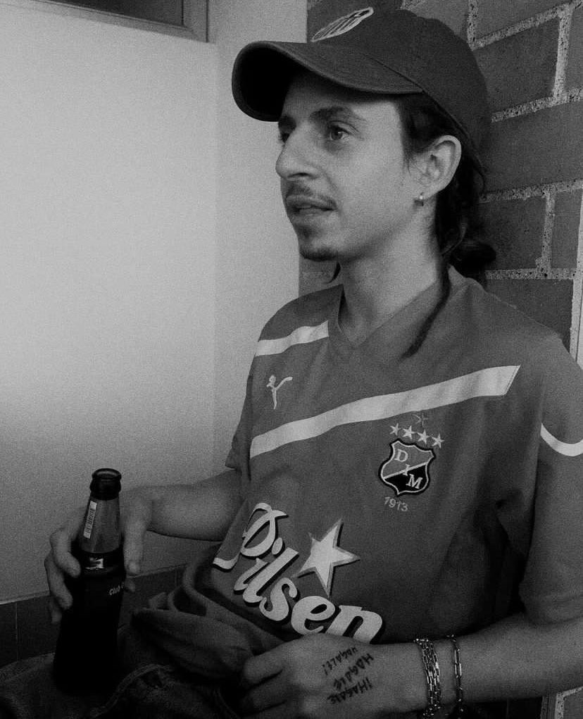 click worker tweet media