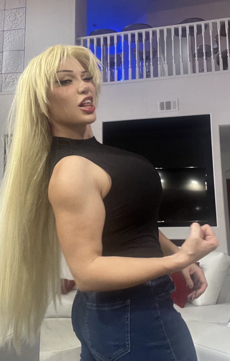 LilyLouTV tweet media