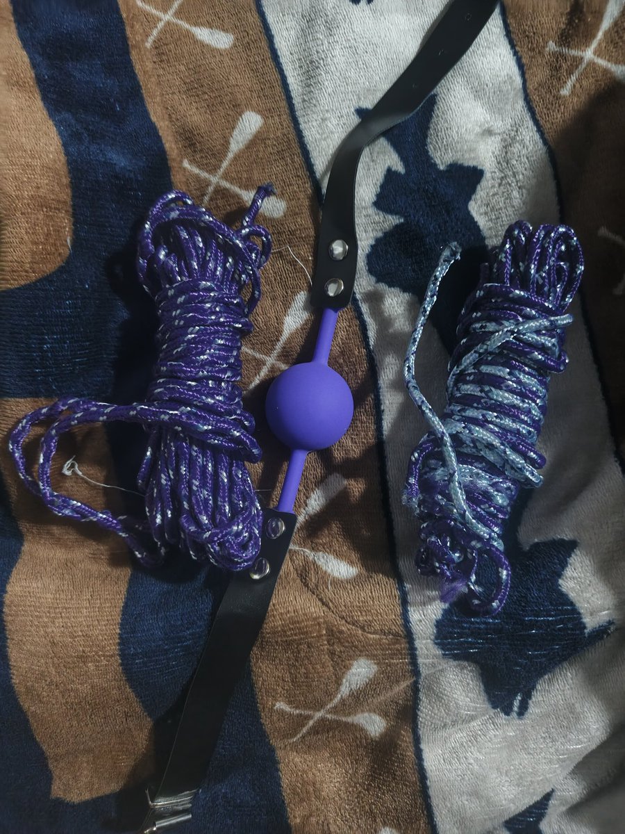 Amelia in bondage tweet media