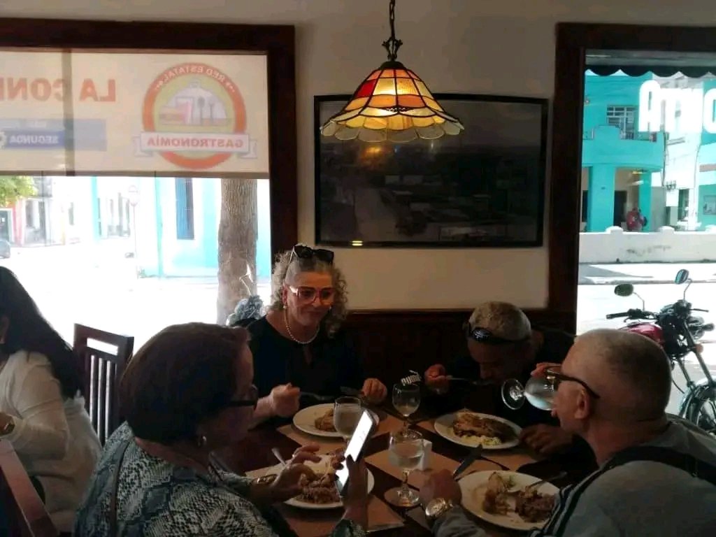#CiegodeAvila 🚨🚨🚨Cómo parte de la atención a los educadores 👉 Desde el Restaurante la Confronta emblemática instalación de la Gastronomía 👉 Se le ofertan almuerzos económicos para los trabajadores de educación y su familia 👉 Excelente jornada #CubaEstáFirme