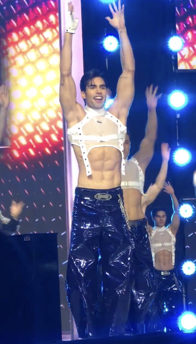 Hot Guys in Costume tweet media