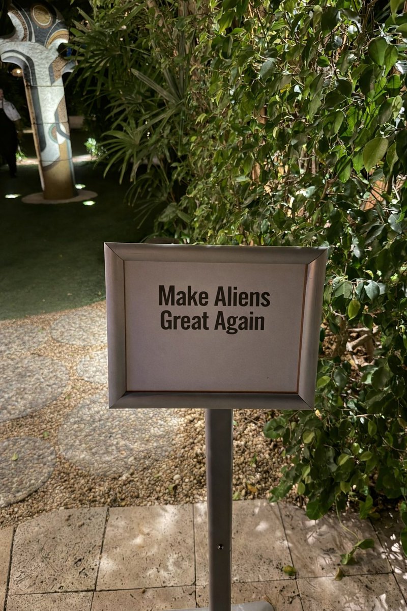 Make Aliens Great Again tweet media