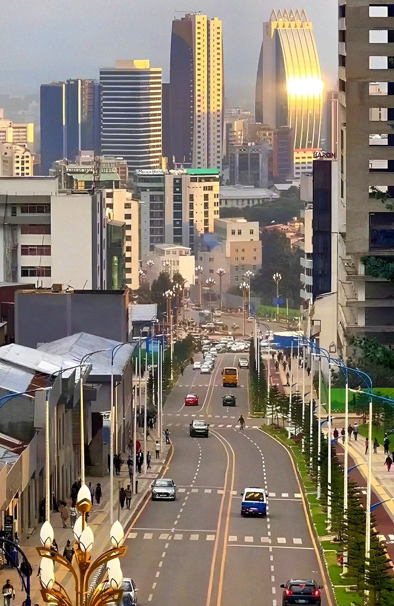 DhaGadaa's tweet photo. This is not Singapore, New York in USA, or Beijing in China.

This is paradise in Addis Ababa, Ethiopia 🇪🇹, Africa. https://t.co/qQtcqM32FS