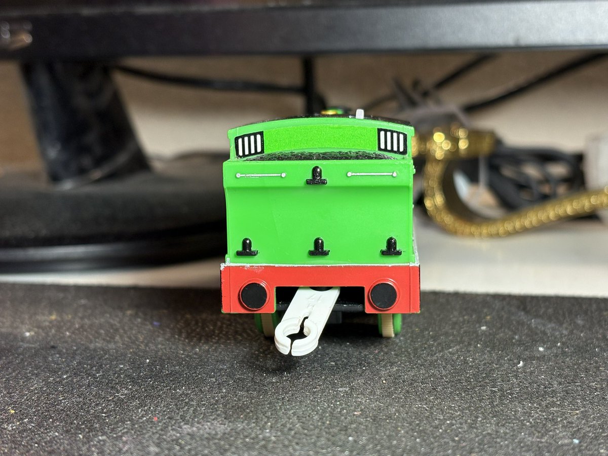 My custom TVS TOMY/Trackmaster/Plarail Oliver. Face painted by the legend <a href="/TheEngineAdam/">Adam🚂</a> &amp; all other details done by me.