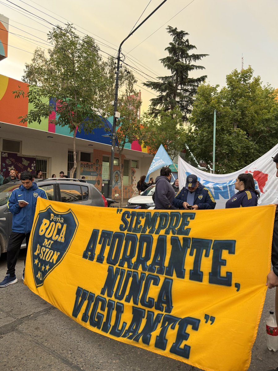 fui a la marcha y me encontré con esto porque boca tiene memoria en todos lados