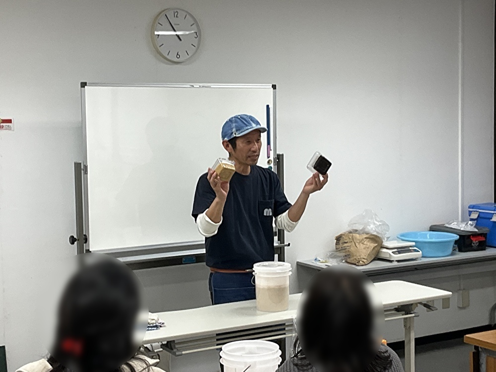 3月23日「はじめて えびなート倶楽部～新たな自分に出会うものづくり～”味噌作り講座”」を開催しました。
米麹・玄米麹・麦麹を使った美味しい味噌の作り方と味噌に関する知識を学んで頂きました🍲
次回は3月29日開催です！
#海老名市文化会館 #味噌 #講座 #料理教室