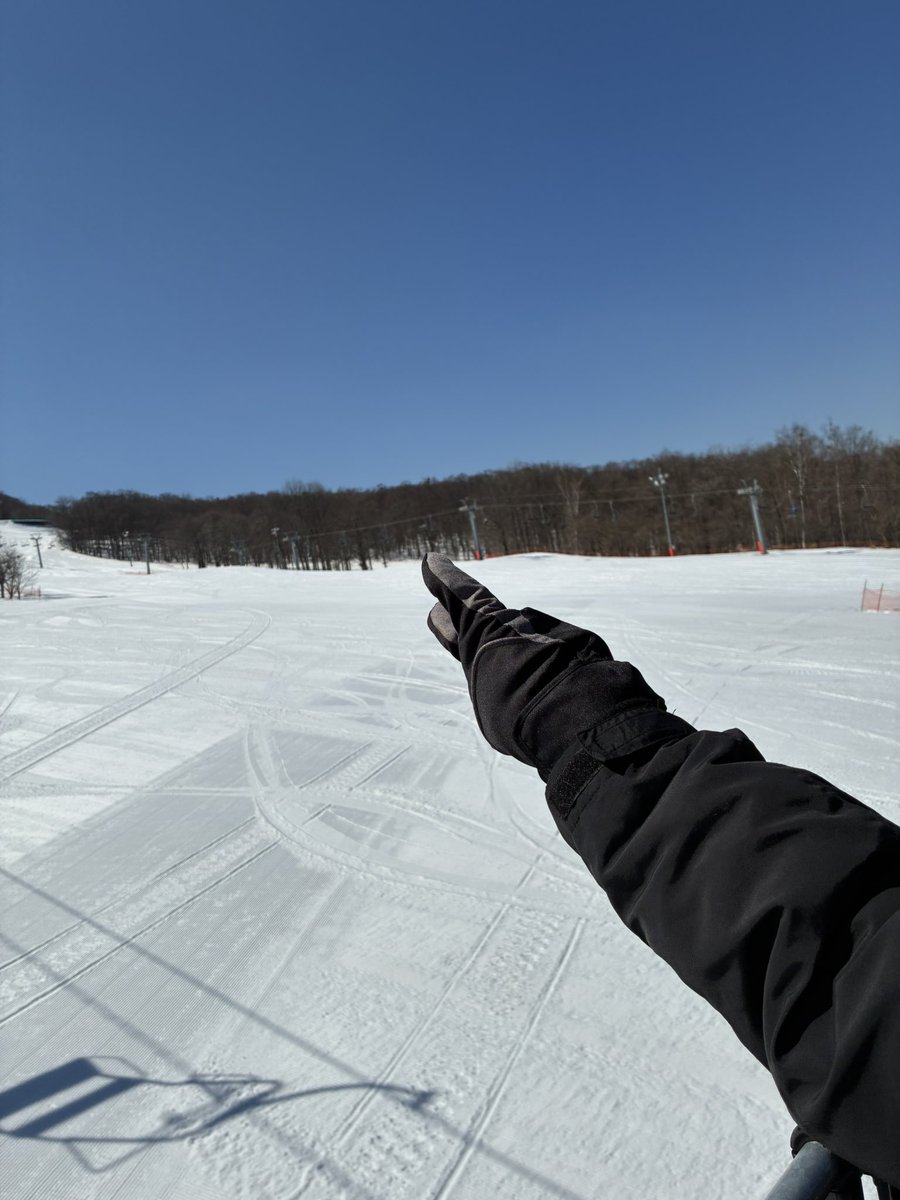 つらたん tweet media