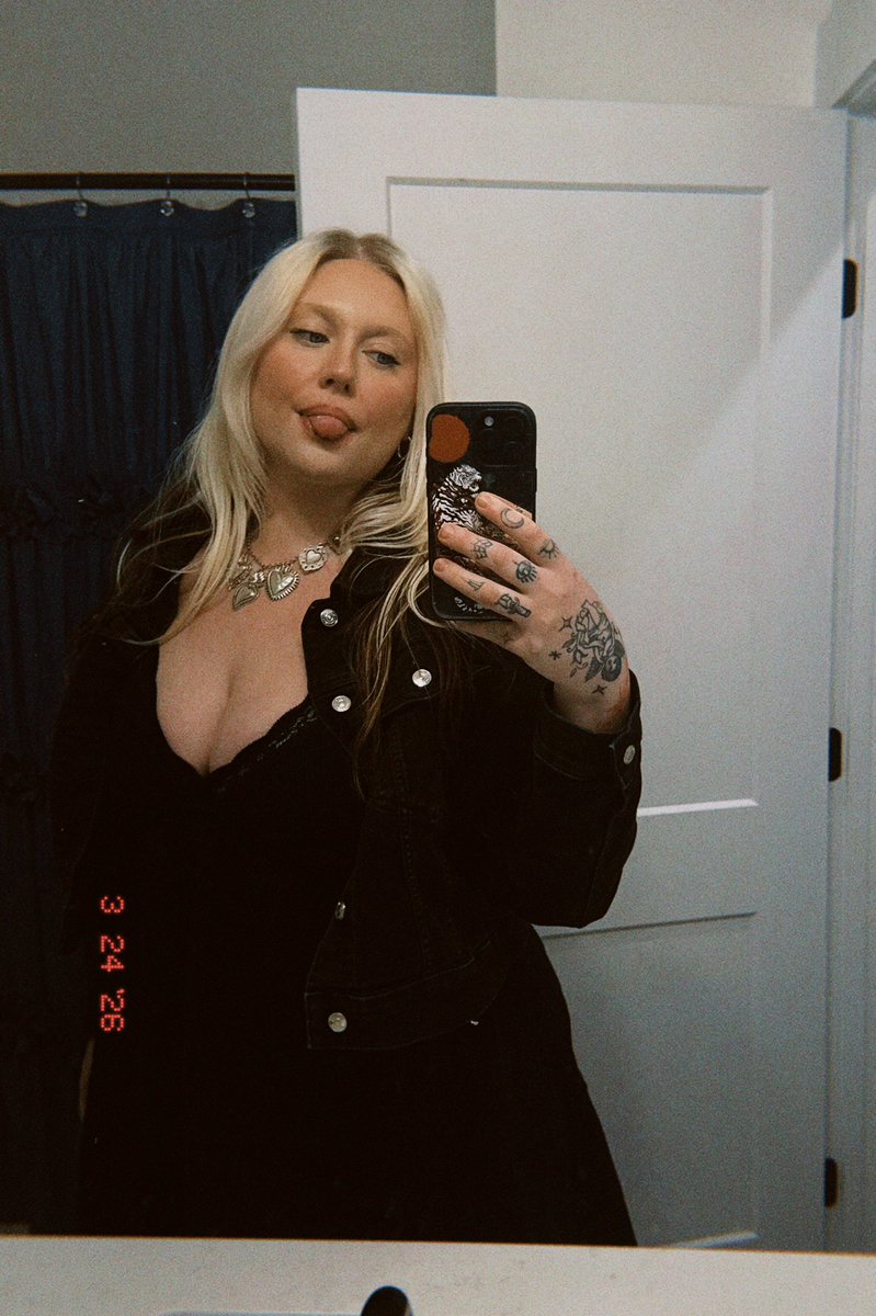 BEC$ 🕷️🥀 tweet media