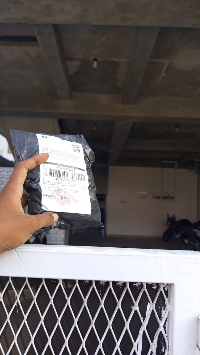 UGM_FESS's tweet image. Haloo, mas mba dan teman2 apakah ada yg tau ini kosnya dimana ? Paketku nyasar dan kurirnya bilang mau diambilin tapi udah seminggu gaada tindakan aku chat dari kemarin malah gadibales, kalau ada yang tau mohon infonya ya 😖🙏🏻

#paketnyasarpogung #paket #pogung