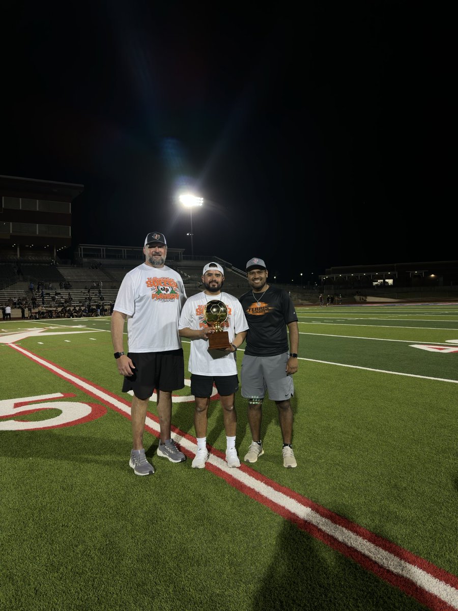 jes_1394's tweet photo. Area champs 🏆
This can’t be done without a top staff that takes so much off my plate to allow me to game plan and focus on the game at hand. 
Truly appreciate them 🫱🏻‍🫲🏼 https://t.co/ocfjuy42Xr
