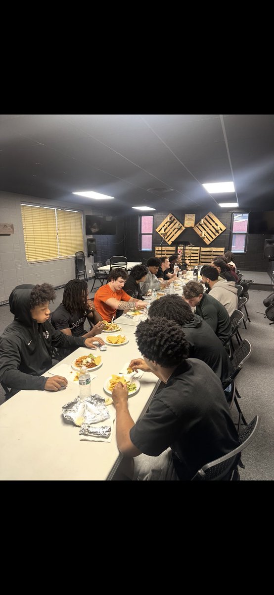 ECUTigersFB's tweet image. Thank you Momentum Ministries ECU for hosting our guys for their brotherhood meals, and to others who have helped sponsor meals! We appreciate the endless love and support! 🐅

#BeTheStandard #TheChase