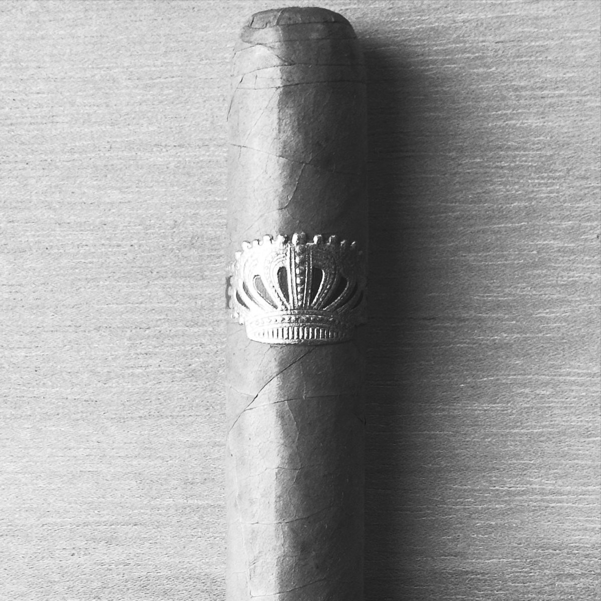 It's finally here! The Sobremesa Brûlée by the one and only <a href="/stevesaka/">Steve Saka</a>!

This Ecuadorian Connecticut has a creamy liga with softer flavors of cedar, caramel and café, which are complimented by its inherent sweetness being allowed to blossom on the palate and nose.