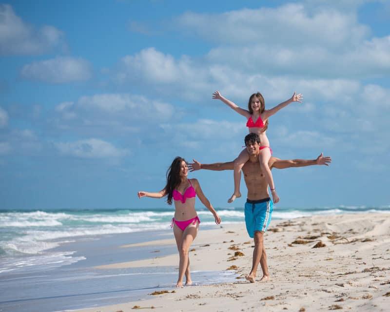 🌴😎 Sonríele a la vida, recarga tu cuerpo y aprovecha al máximo las bondades de esta cálida isla caribeña. ☀️🐠 ¡Reserva ahora  con Havanatur por Whatsapp 📞 +53 5 2852149

#Varadero #VaraderoTravel  #CubaMágica #CubaUnica #CubaTravel