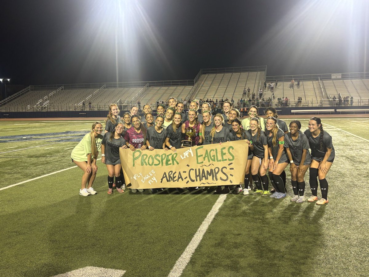 Coach_Moore5's tweet photo. Another Gold Ball for @PHSWomensSoc!! On to Round 3. @ToreeBelle @Paige_Trujillo_ https://t.co/8V57C0GBM7