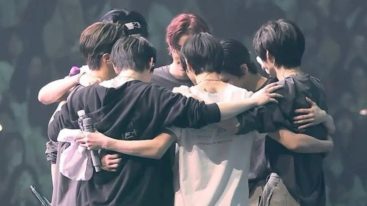 aurora ✧˖° 로라 tweet media