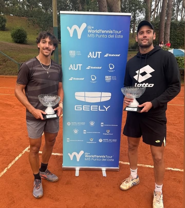 Not_Esportivas's tweet photo. ITF TENNIS!
Parabéns aos tenistas campeões do @worldtennis de M15 de Punta del Este no Uruguai.
Simples: Lúcio Ratti (🇦🇷)/🏆(2)
Duplas: Juan Otegui (🇦🇷)/ Fermin Tenti (🇦🇷)
#ITFWorldTennisTour #ITFTennis #ClubdelLago #PuntadelEste #LucioRatti #JuanBautistaOtegui #FerminTenti https://t.co/IHGozlWf6M