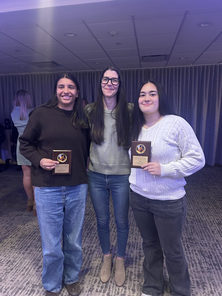DobbsGirlsHoops's tweet photo. Congratulations to Mimi Phillips and Mya Ustares on receiving the Isabel Costa award❤️🏀🦅 https://t.co/Jwx6I2EwYN