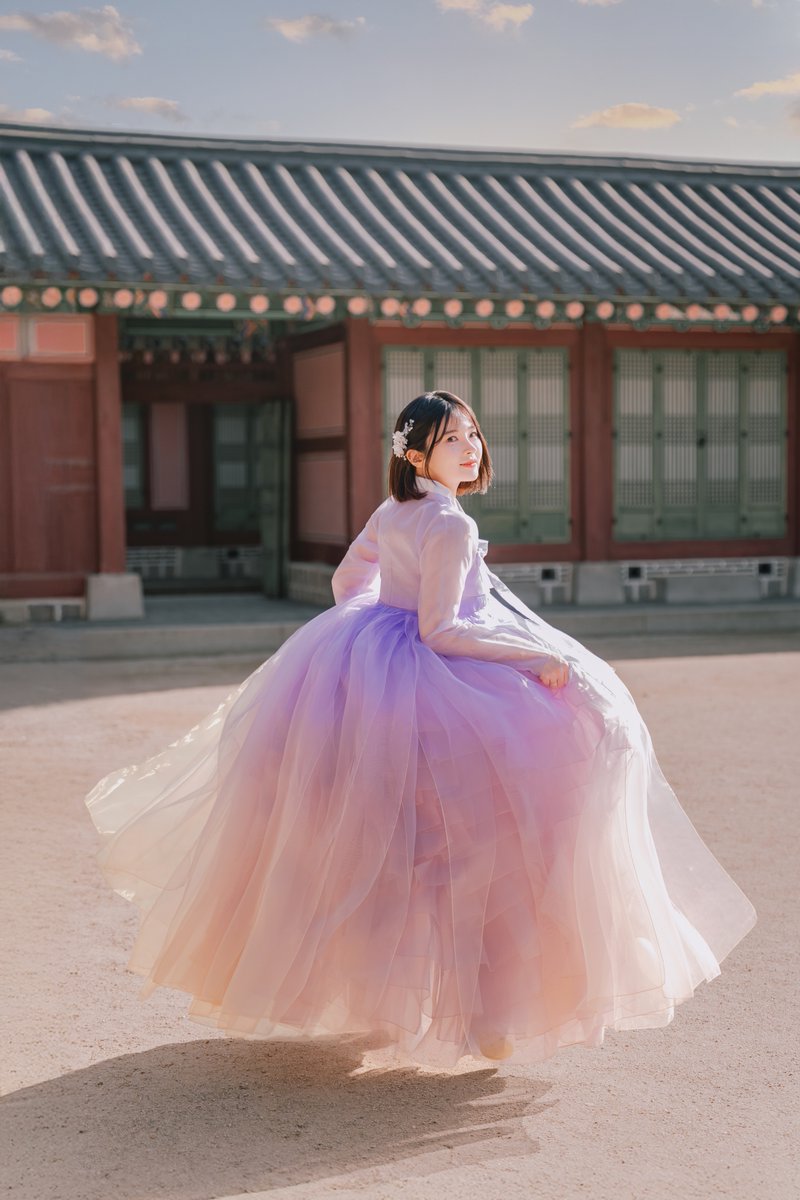 CherryPie_85's tweet photo. 한복 달리기 예쁘게 잘 담는 사람 🙋‍♀️ https://t.co/RbKeD4Lxzm