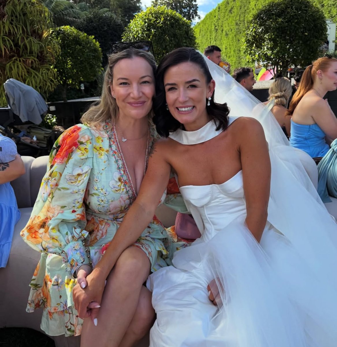 Bye Wig Hello Drama tweet media