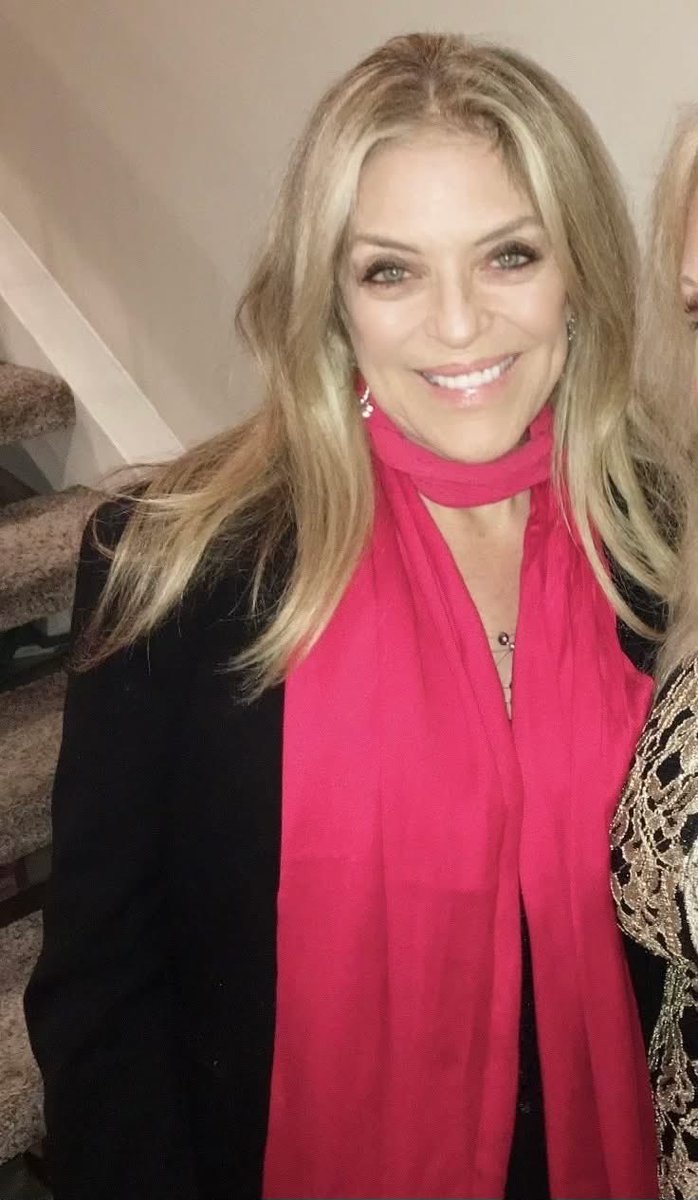 Lydia Cornell tweet media