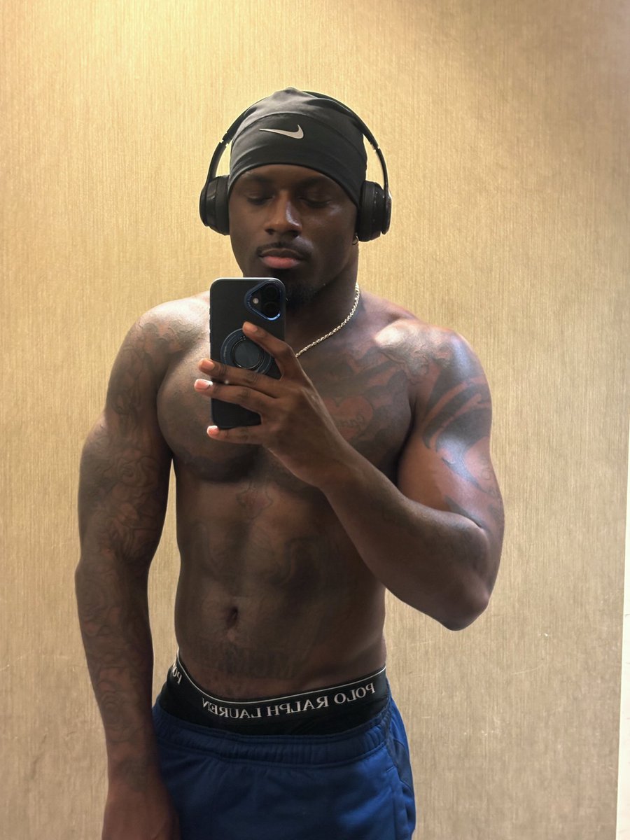 Shad 🖤 tweet media