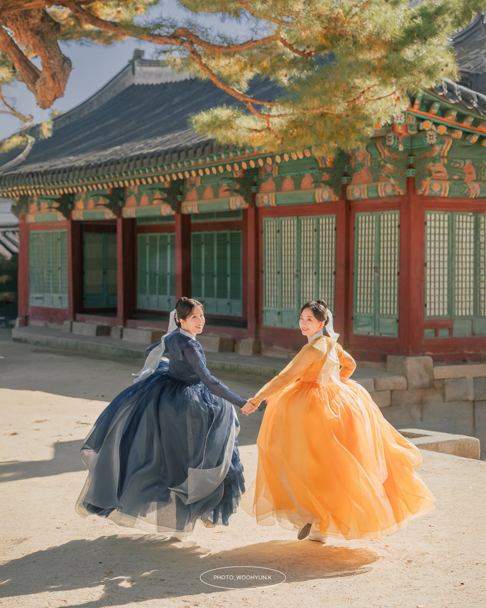 CherryPie_85's tweet photo. 한복 달리기 예쁘게 잘 담는 사람 🙋‍♀️ https://t.co/RbKeD4Lxzm