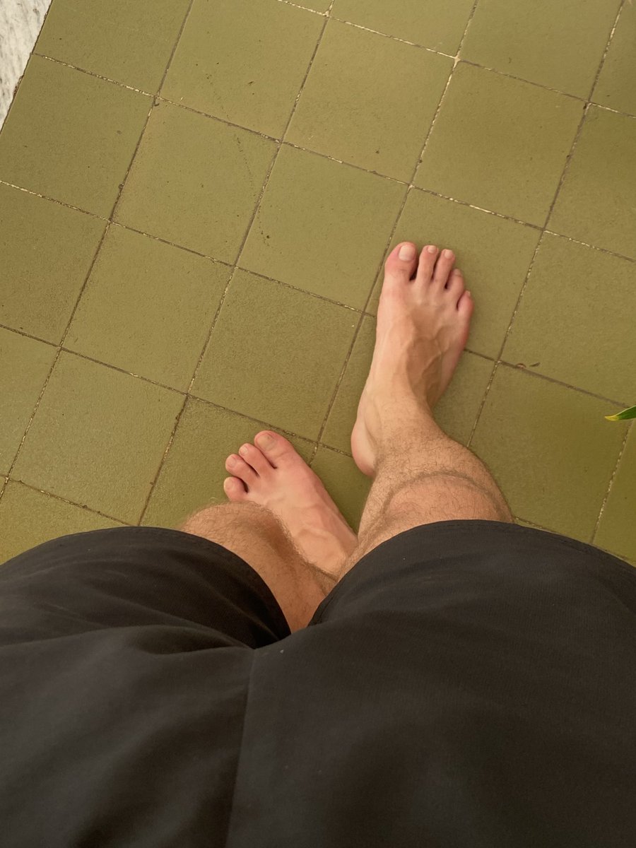 MFootys's tweet photo. start sniffing if you want #feet #feetfetısh #sniff #feetmaster #kiffeur https://t.co/CRWtLxTrN9