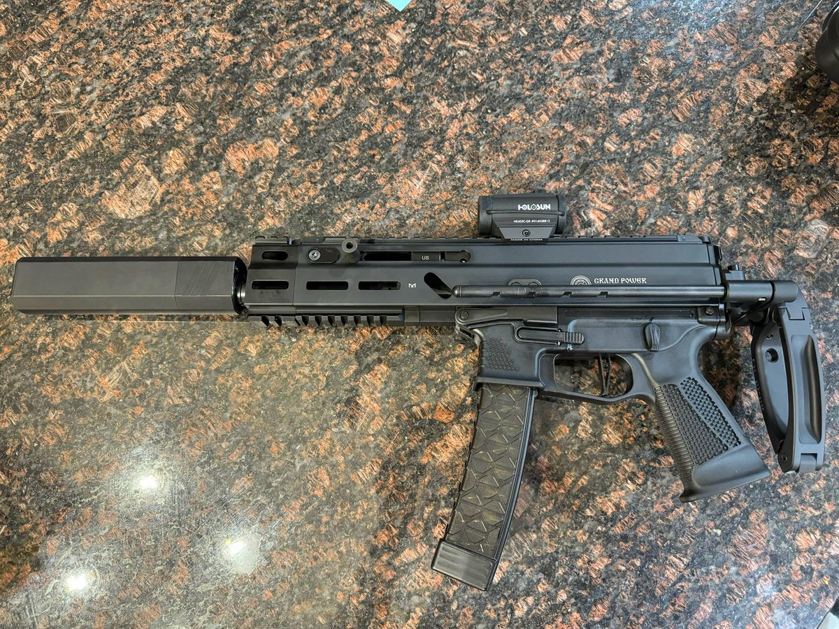 Whïtε CøLoηïžεΓ tweet media