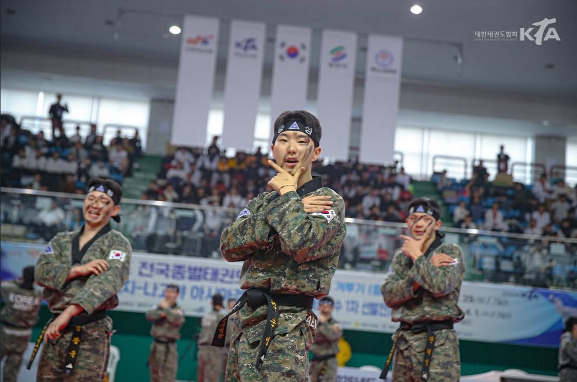 mina ౨ৎ tweet media