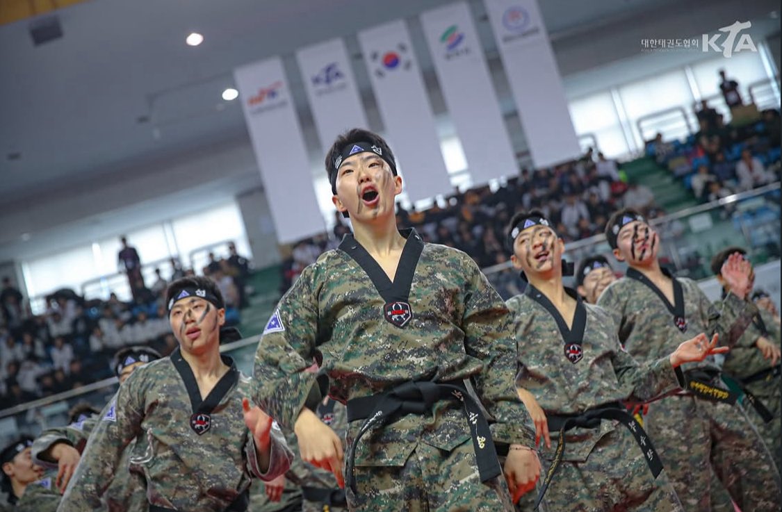 mina ౨ৎ tweet media