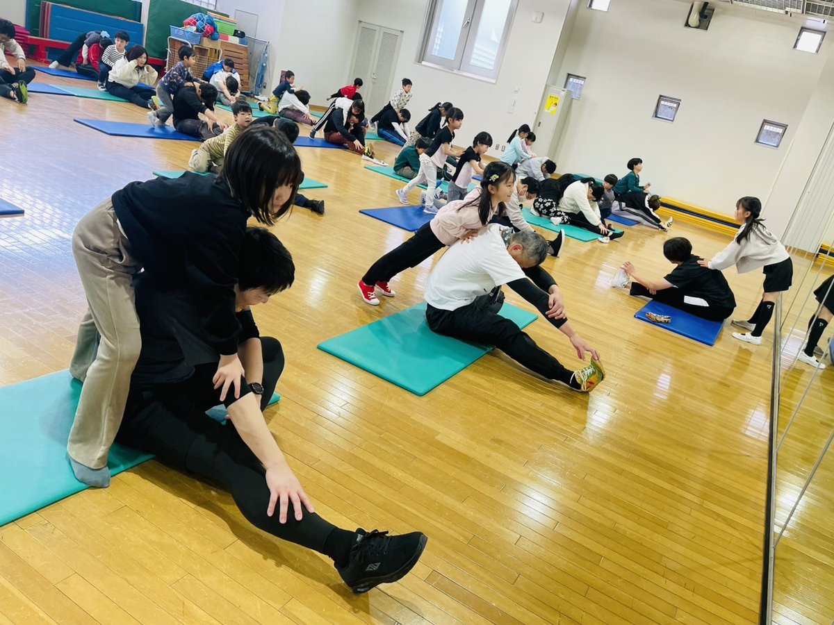 danjyo_will's tweet photo. 令和８年度のパパと遊ぼう！「子育てスキンシップ教室」が4月2日(木)より始まります‼

令和7年度の「子育てスキンシップ教室」では、子どもと一緒にストレッチ体操に励むお父さんの姿が印象的でした。
無料体験、新規入会を随時募集しております。
https://t.co/nc42vrOErw
#親子教室 #体操教室 #東区 https://t.co/4NpkvJaSjG