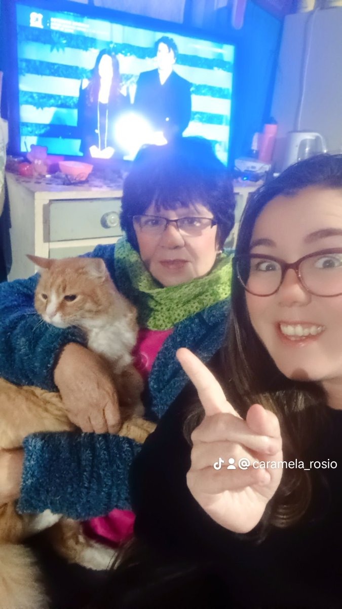 RosioAngel's tweet photo. Viendo #MundosOpuestos13 Junto a Mi Mami y El Niño , que Ama ver al Russo en el Reality. Saludos desde La Araucania #Huiscapi Les Saluda con Mucho Cariño . #EncuentrosCercanos Cariños a Matías y Sergio . CANAL 13 EL CANAL DE LOS REALITYS 
#MundosOpuestosEnVivo ♥️ https://t.co/X8iPHbWilH