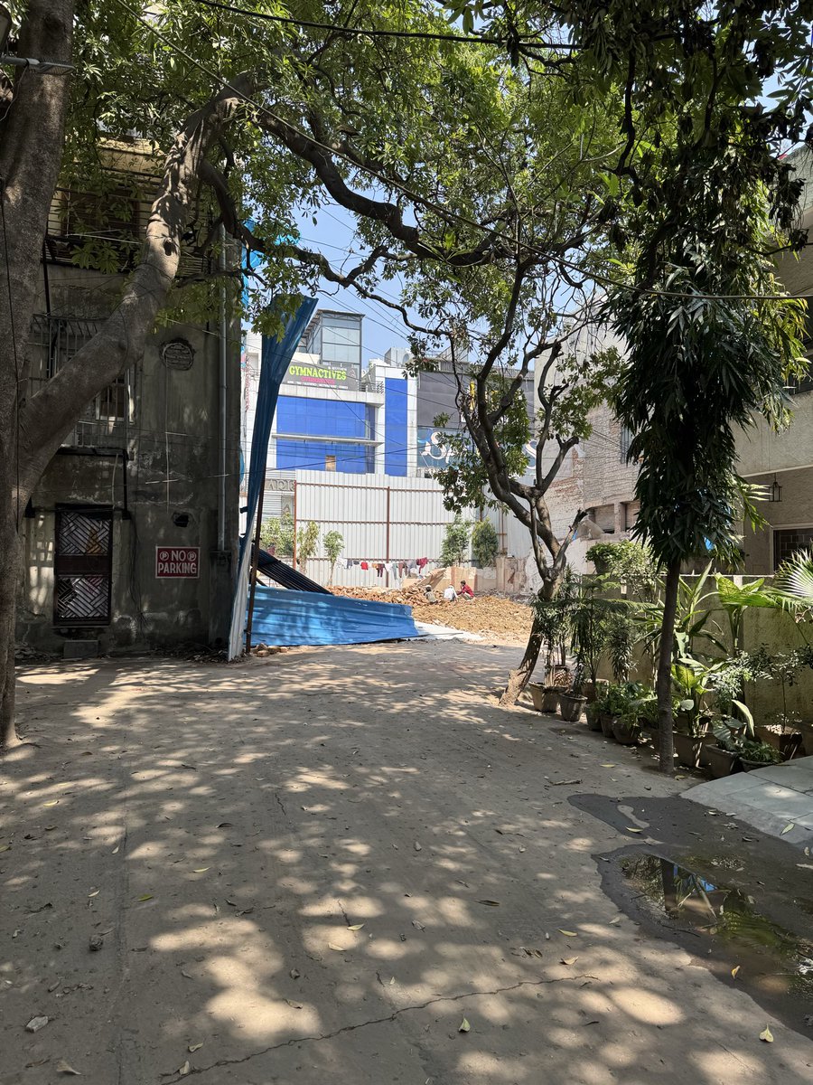 SidharthThathi's tweet photo. Respected ma’am @gupta_rekha 
We live in Punjabi Bagh extn, this house is being demolished for rebuilding &amp; as per the rules, it needs to shedded from all sides, but despite several requests, the owner refuses to shed.
@DelhiPolice 
@sdmpunjabibagh 
@DelhiGovDigital 
@MCD_Delhi https://t.co/4jC0BEK4I1
