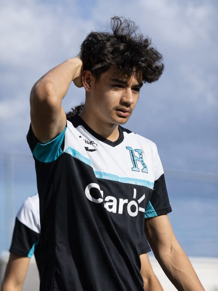 Victor Vandenbroucke, de 17 años, del KAA Gent Sub-23, ya entrena con la Sub-20 de Honduras 🇭🇳🇧🇪💫