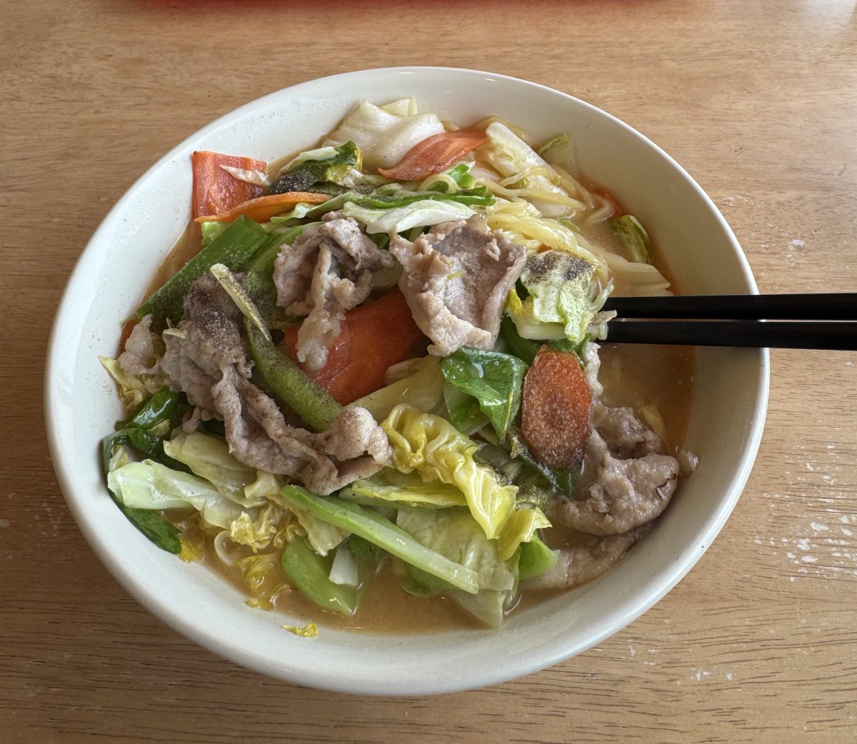 rinrin_teru's tweet photo. サンテパルクたはら🌷
先ずは腹ごしらえ🍝
テイクアウト＆デリmusha
上にのってる地元産直野菜🥦🫛
めちゃ美味しかったよ😆
窓辺からの眺めも良いよ✨
2026.3.21📸
#サンテパルクたはら
#musha
#むしゃ
#田原市
#渥美半島 https://t.co/CRNiXIuhYU