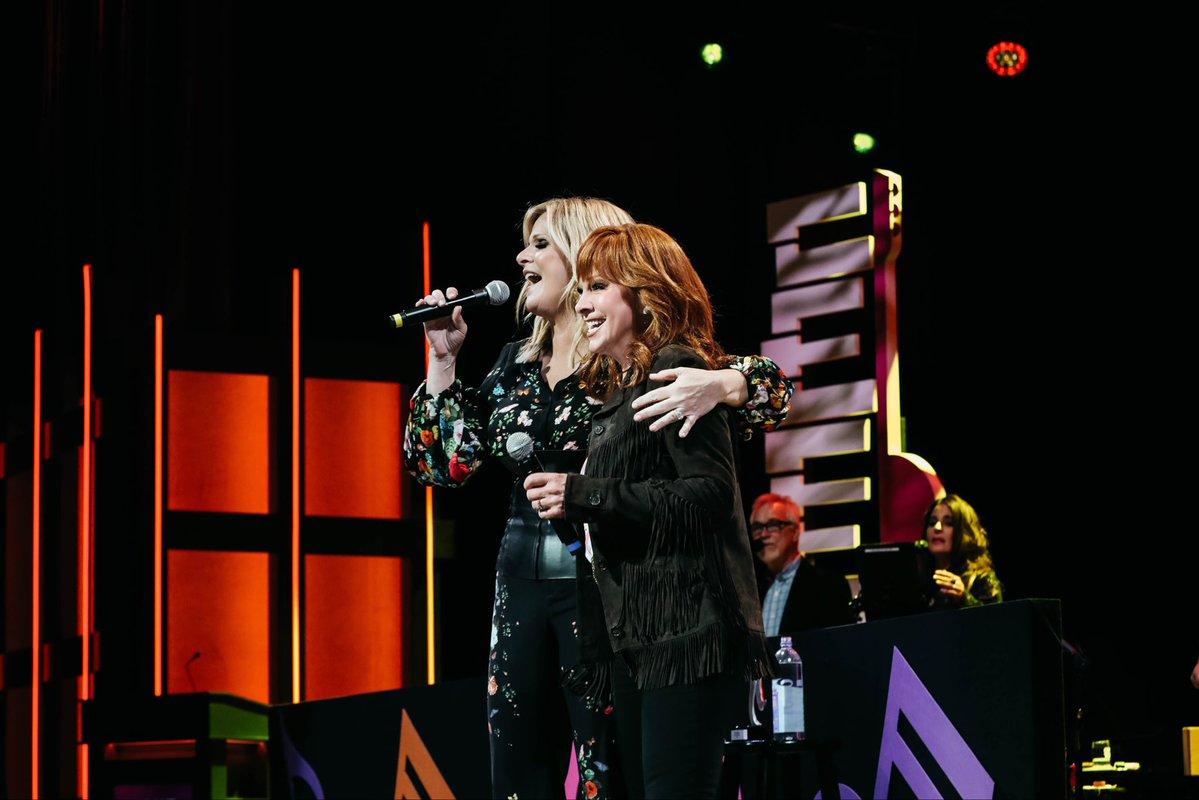 Trisha Yearwood tweet media