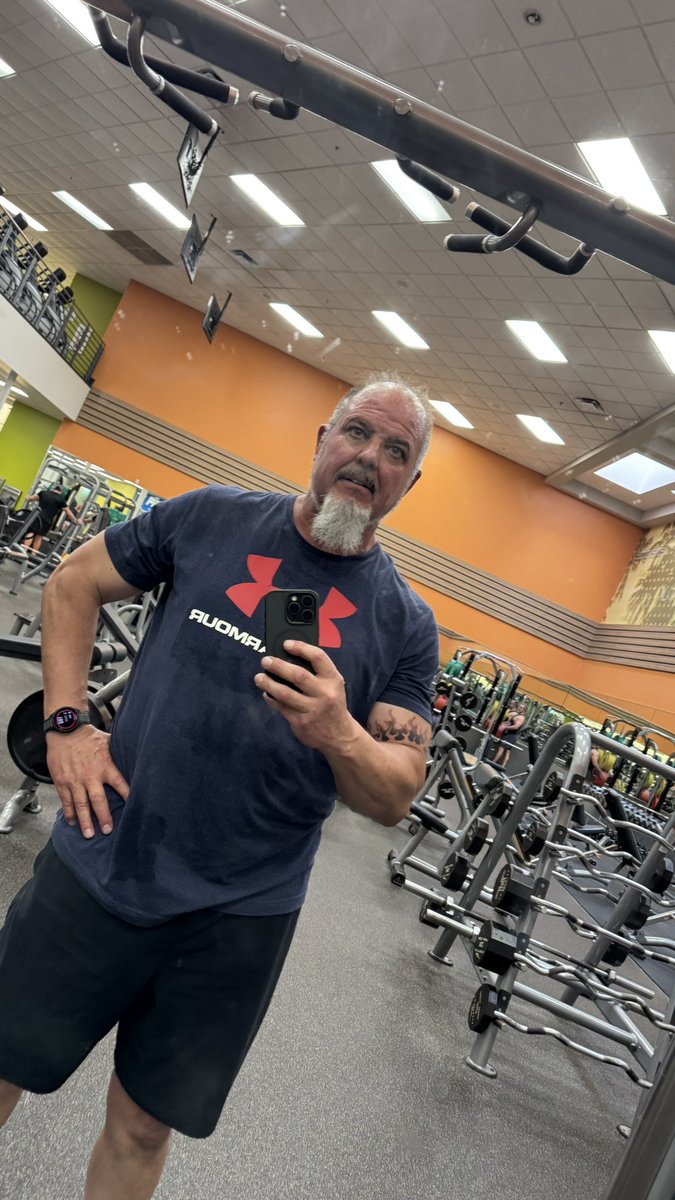 JohnsJeepGarage's tweet image. I completed #75Hard!  I was 💯% compliant! 

For 75 days I - 

1) Committed to a diet plan 
w/no Alcohol, no substitutions
2) 2 work outs a day 45 min minimum, 1 was outside
3) 1 Gallon of water/day
4) Read a min of 10 pages a day of a non fiction books 
5) Progress pic everyday