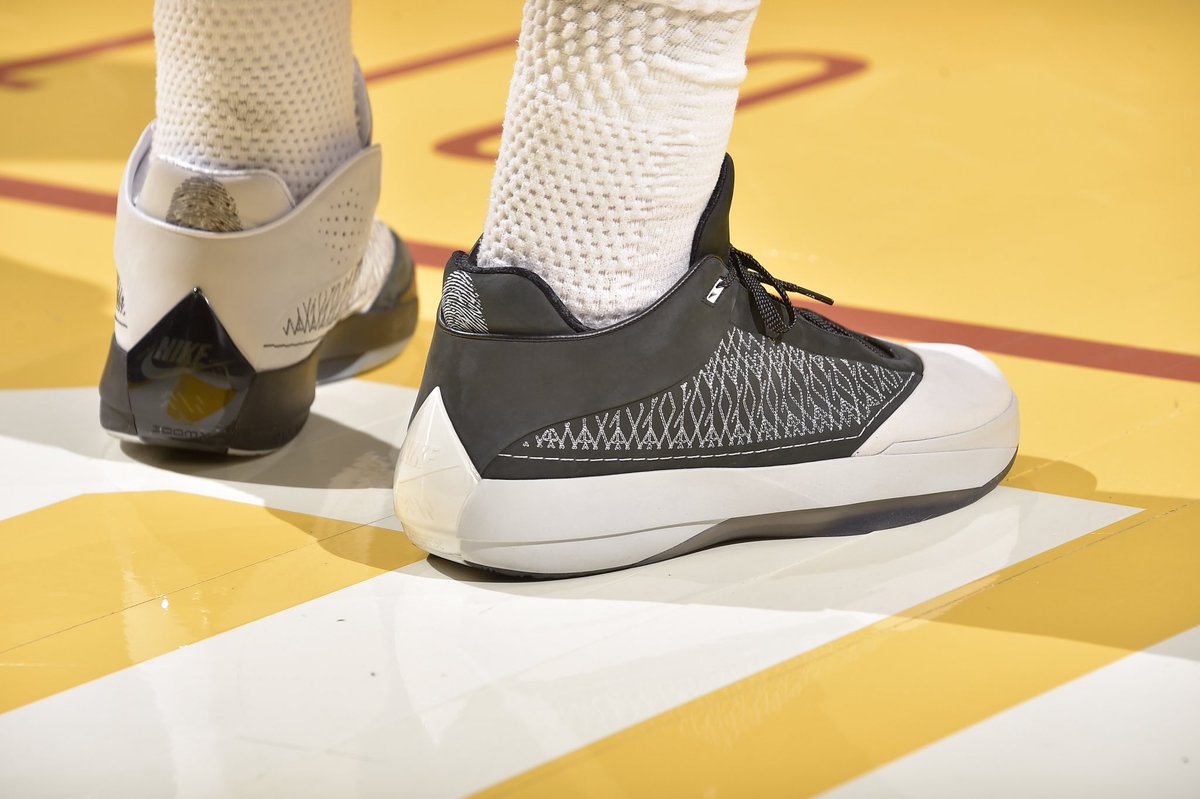 Paolo Banchero debuted a new Air Jordan 4023 PE with a fingerprint on the heel inspired by the AJ23’s outsole.