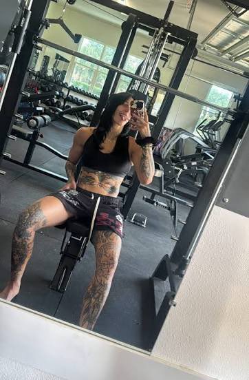 𝗟𝗔𝗗𝗬 𝗥𝗜𝗣𝗟𝗘𝗬 𝓫𝓮𝓵𝓲𝓮𝓿𝓮 𝓲𝓽 or not . tweet media