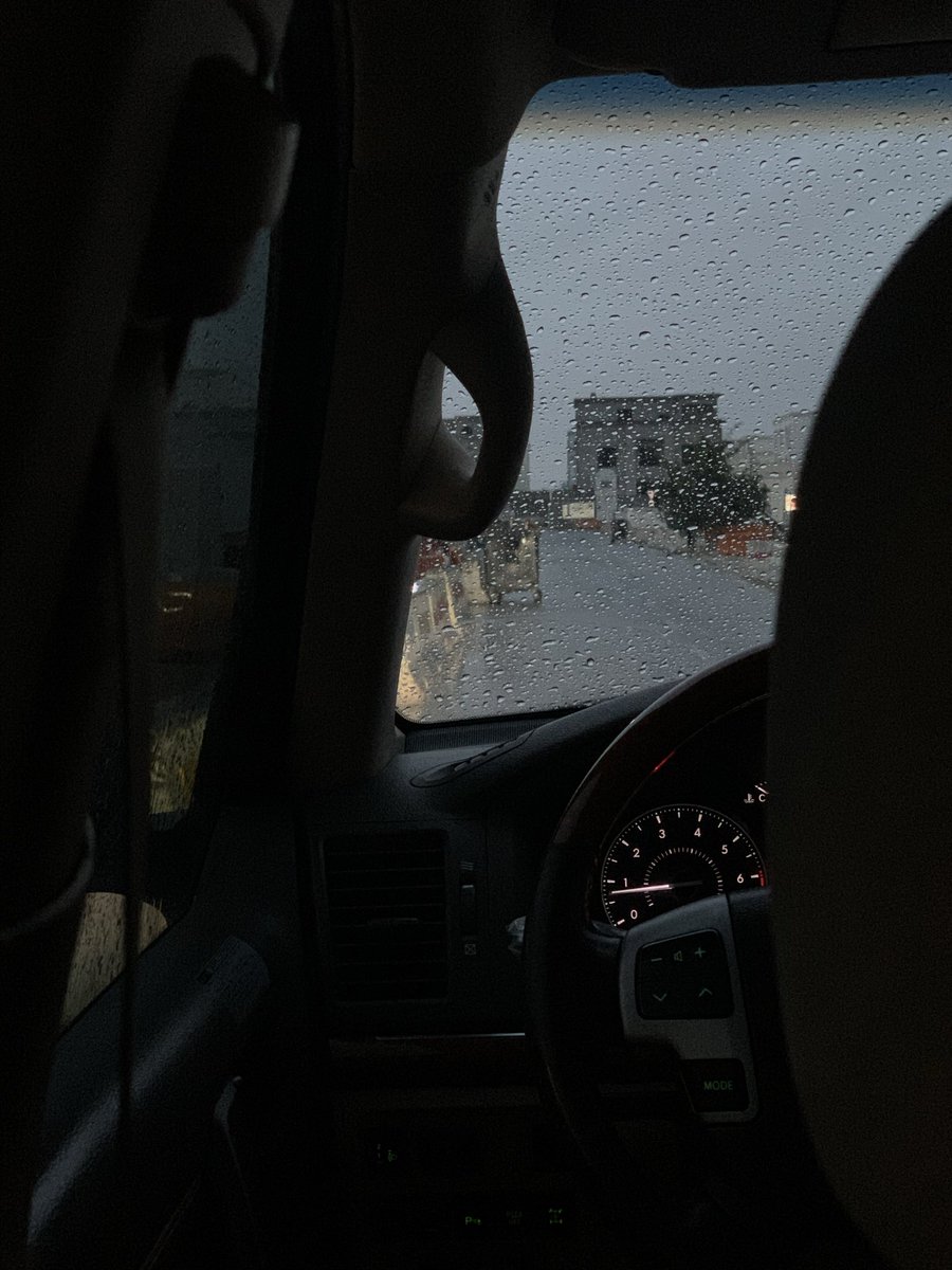 0remiiii's tweet photo. بين فنجال قهوه وُ سكه سٌفر و مطر 🌧️🧡🧡 https://t.co/FXuBwt92a6